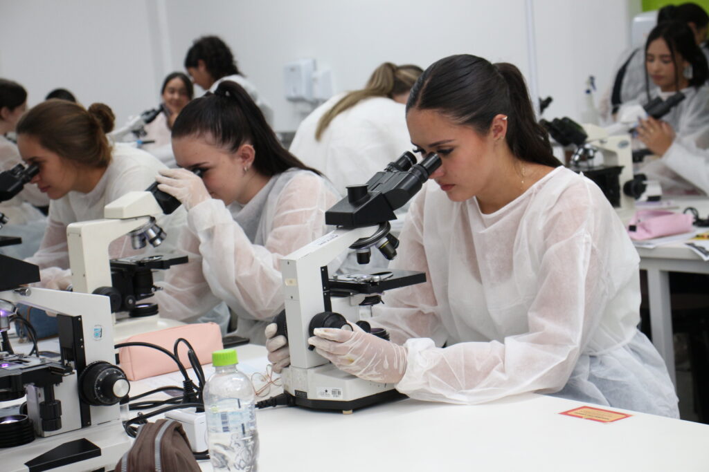 LABORATÓRIO DE MICROSCOPIA